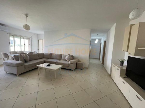 Tirane, shitet apartament 3+1+Ballkon Kati 3, 118 m² 240.000 € (Bulevardi i Ri)
