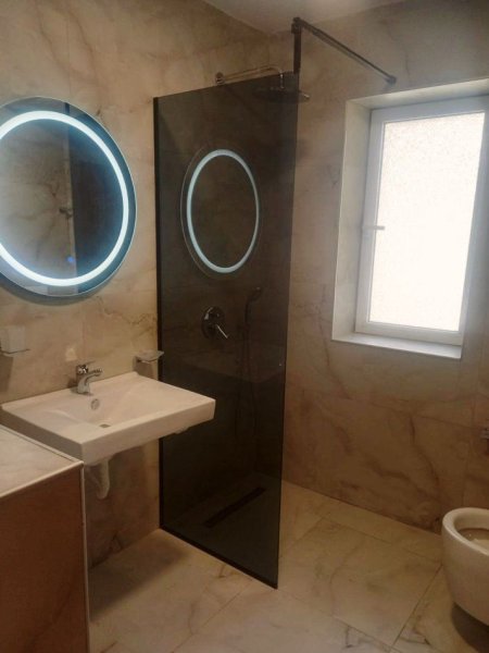 Tirane, jepet me qera apartament 1+1+Ballkon Kati 3, 60 m² 550 € (qytet studenti)