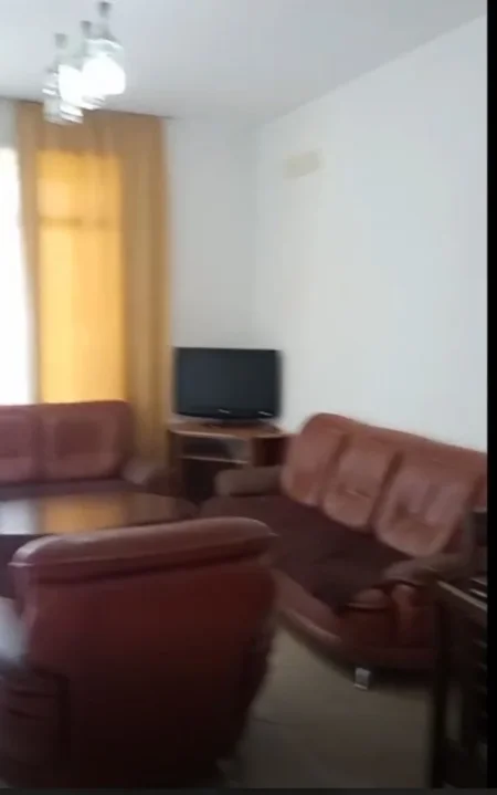 Tirane, jepet me qera apartament 2+1 Kati 5, 95 m² 600 € (FUSHA E AVIAIONIT)