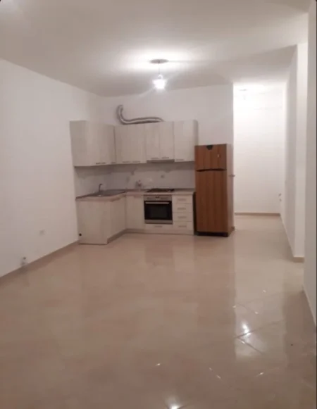 Tirane, jepet me qera apartament 2+1 Kati 5, 95 m² 600 € (FUSHA E AVIAIONIT)