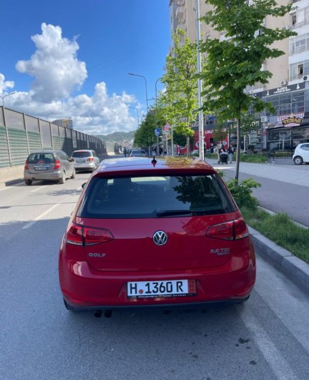 Tirane, shitet makine Golf Nafte, e kuqe automatik Kondicioner 219.999 km 10.000 €