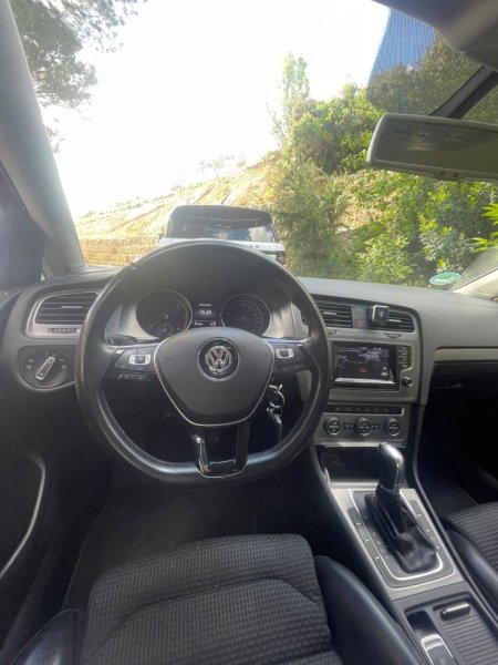Tirane, shitet makine Golf Nafte, e kuqe automatik Kondicioner 219.999 km 10.000 €