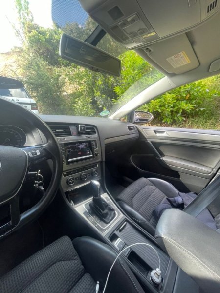 Tirane, shitet makine Golf Nafte, e kuqe automatik Kondicioner 219.999 km 10.000 €