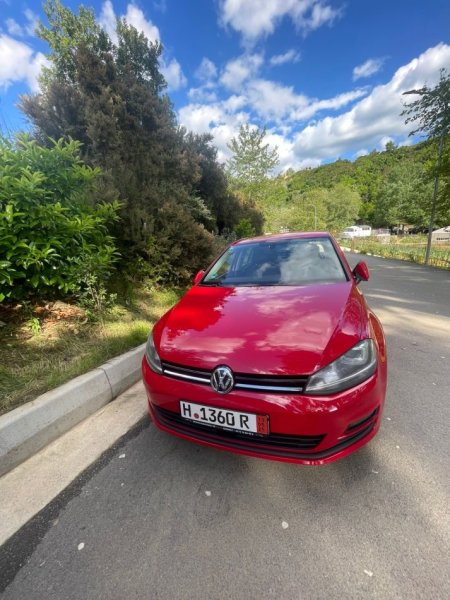 Tirane, shitet makine Golf Nafte, e kuqe automatik Kondicioner 219.999 km 10.000 €