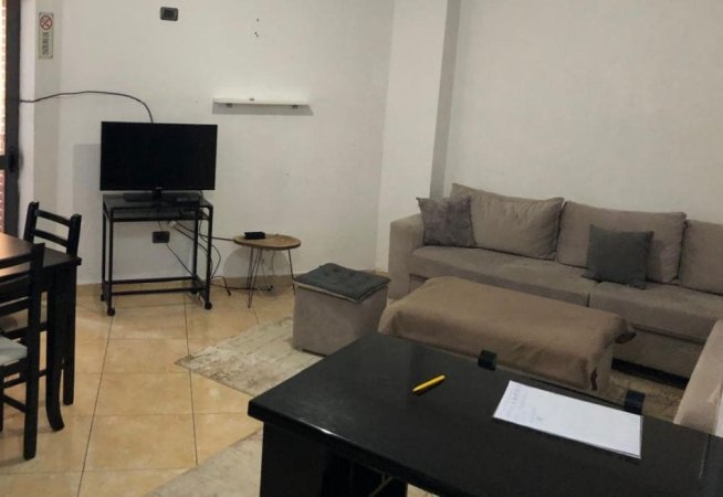 Tirane, jepet me qera apartament 1+1+Ballkon Kati 2, 60 m² 600 € (qender)