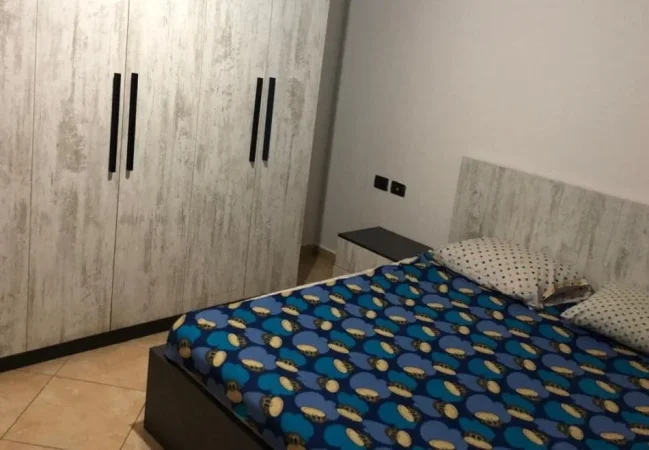 Tirane, jepet me qera apartament 1+1+Ballkon Kati 2, 60 m² 600 € (qender)