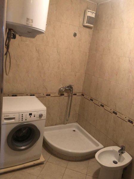Tirane, jepet me qera apartament 1+1+Ballkon Kati 2, 60 m² 600 € (qender)