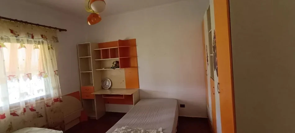 Tirane, jepet me qera apartament 3+1 Kati 2, 180 m² 600 € (Ali Demi,)