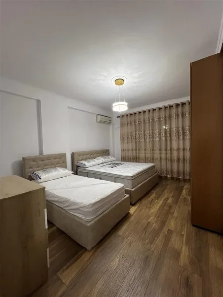 Tirane, jepet me qera apartament 1+1+Ballkon Kati 1, 60 m² 570 € 