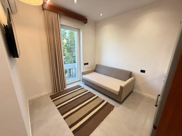 Tirane, shitet apartament 1+1 Kati 5, 74 m² 220.000 € (Shallvaret, Prane Qendres)