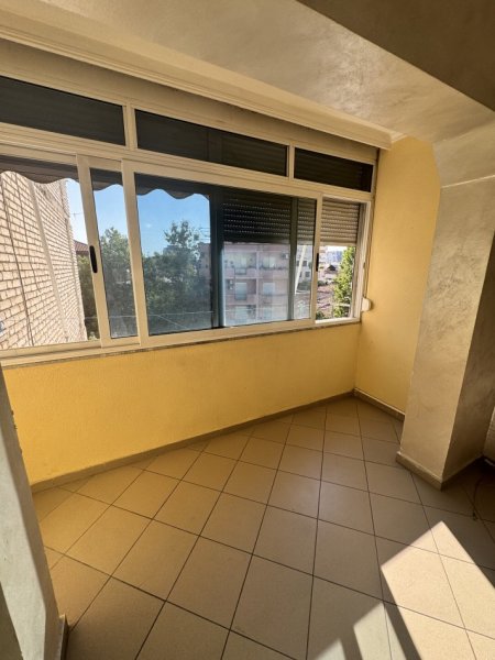 Tirane, shes apartament 1+1+Ballkon Kati 4, 53 m² 109.000 € (Pas Bar Votra te Brryli)
