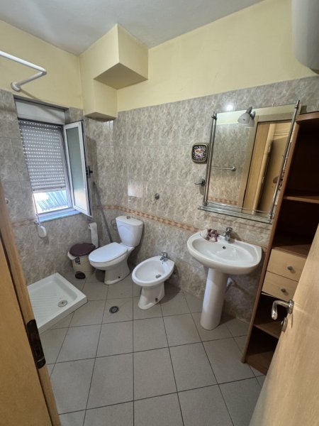 Tirane, shes apartament 1+1+Ballkon Kati 4, 53 m² 109.000 € (Pas Bar Votra te Brryli)