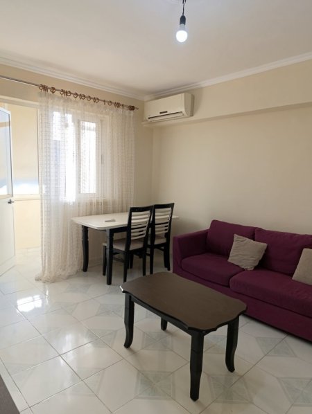 Durres, jepet me qera apartament 1+1+Aneks+Ballkon Kati 5, 57 m² 250 € (Rruga Paskal Prodani)