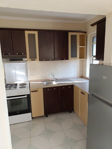 Durres, jepet me qera apartament 1+1+Aneks+Ballkon Kati 5, 57 m² 250 € (Rruga Paskal Prodani)