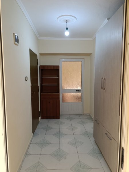 Durres, jepet me qera apartament 1+1+Aneks+Ballkon Kati 5, 57 m² 250 € (Rruga Paskal Prodani)