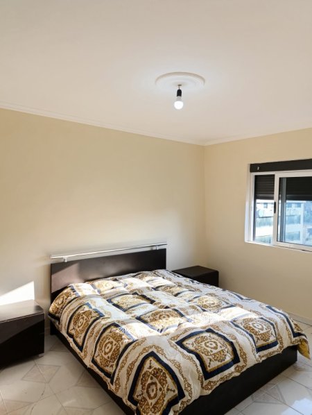 Durres, jepet me qera apartament 1+1+Aneks+Ballkon Kati 5, 57 m² 250 € (Rruga Paskal Prodani)