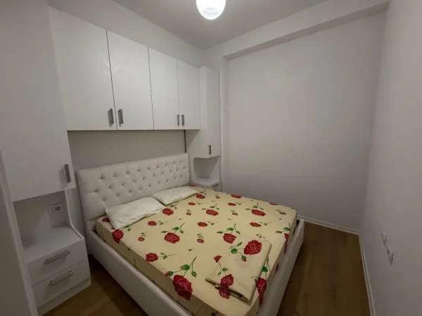 Tirane, jepet me qera apartament 1+1+Ballkon Kati 5, 60 m² 400 € (Kompleksi Kaimi) Ali Dem