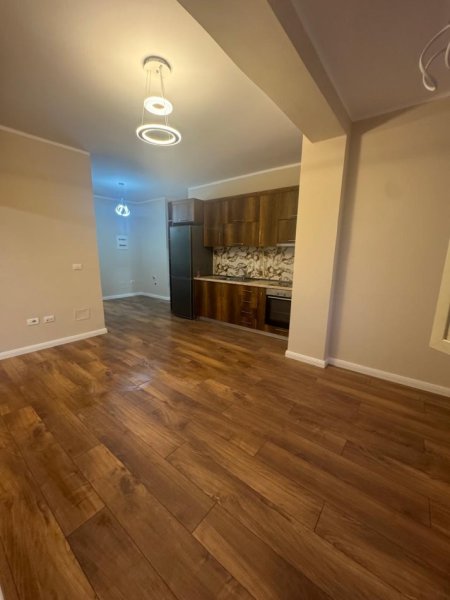 Tirane, shitet apartament 2+1+Ballkon Kati 2, 80 m² 113.000 € (Rruga Aleksander Konda)