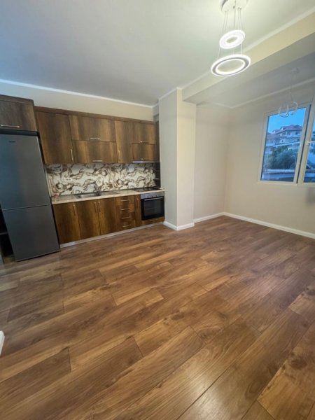 Tirane, shitet apartament 2+1+Ballkon Kati 2, 80 m² 113.000 € (Rruga Aleksander Konda)