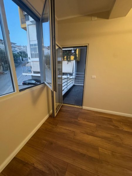 Tirane, shitet apartament 2+1+Ballkon Kati 2, 80 m² 113.000 € (Rruga Aleksander Konda)