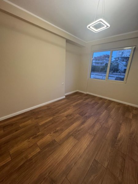 Tirane, shitet apartament 2+1+Ballkon Kati 2, 80 m² 113.000 € (Rruga Aleksander Konda)