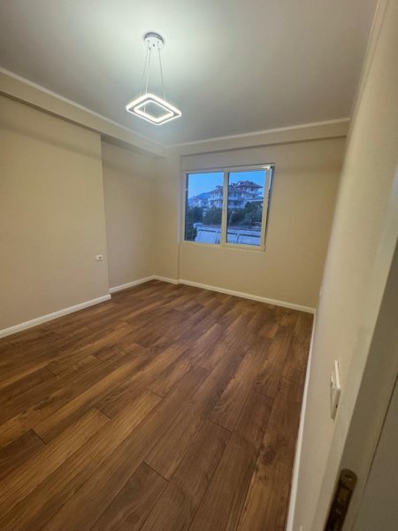 Tirane, shitet apartament 2+1+Ballkon Kati 2, 80 m² 113.000 € (Rruga Aleksander Konda)