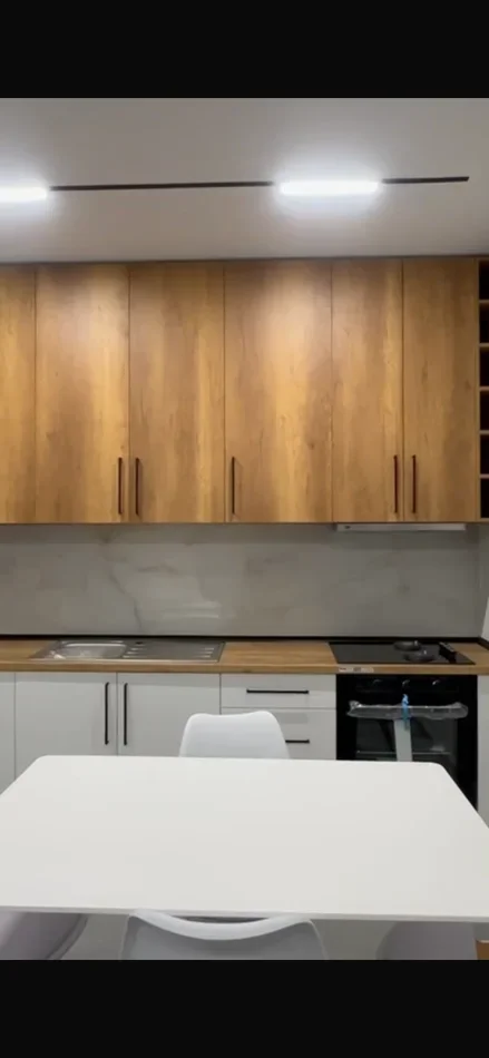 Tirane, jepet me qera apartament 1+1+Ballkon Kati 0, 60 m² 450 € (rruga kryesore tek kryqezimi shkolla Bashkuar Pallati i ri Me administrim)