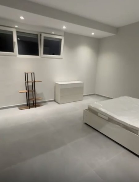 Tirane, jepet me qera apartament 1+1+Ballkon Kati 0, 60 m² 450 € (rruga kryesore tek kryqezimi shkolla Bashkuar Pallati i ri Me administrim)