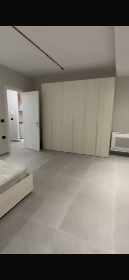 Tirane, jepet me qera apartament 1+1+Ballkon Kati 0, 60 m² 450 € (rruga kryesore tek kryqezimi shkolla Bashkuar Pallati i ri Me administrim)