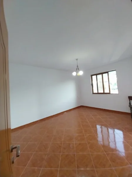 Tirane, shitet apartament 1+1+Ballkon Kati 4, 63 m² 69.001 € (Gishti)