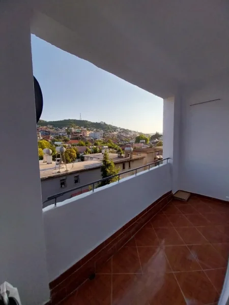 Tirane, shitet apartament 1+1+Ballkon Kati 4, 63 m² 69.001 € (Gishti)