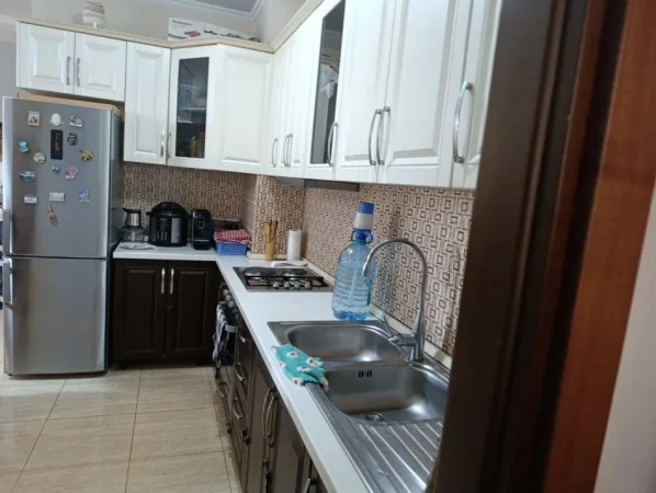 Tirane, shitet apartament 2+1+Ballkon Kati 4, 86 m² 158.000 € (Fusha e Aviacionit, te pedonalja)