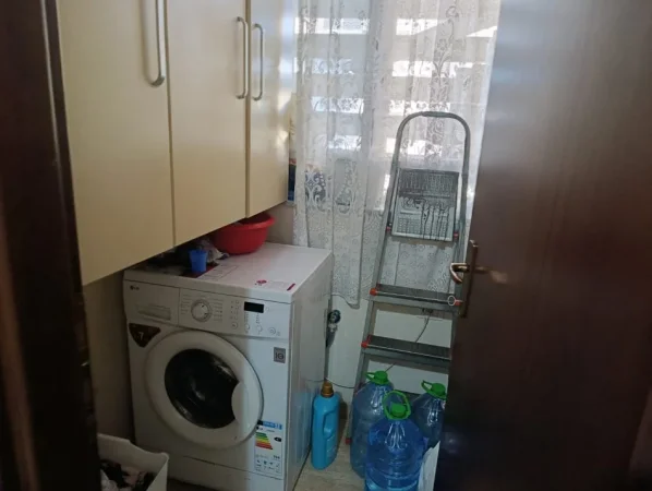 Tirane, shitet apartament 2+1+Ballkon Kati 4, 86 m² 158.000 € (Fusha e Aviacionit, te pedonalja)