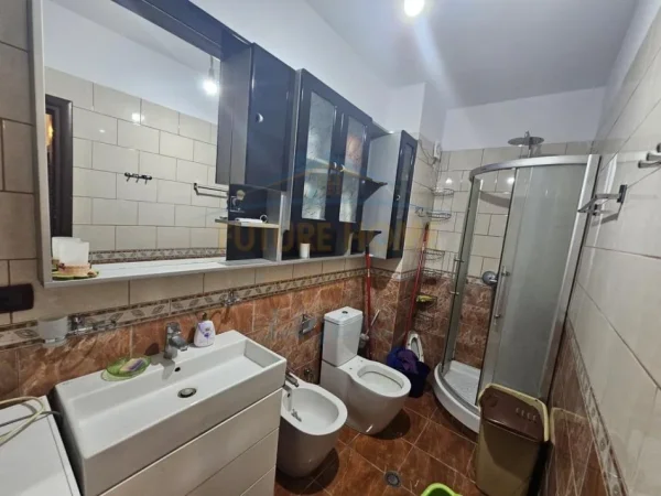 Tirane, shitet apartament 3+1+Ballkon Kati 3, 96 m² 190.000 € 