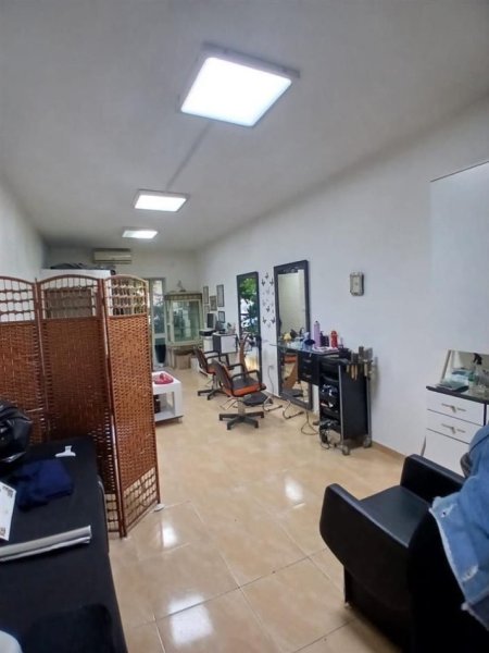Tirane, jepet me qera dyqan Kati 0, 40 m² 500 € (MYSLYM SHYRI)