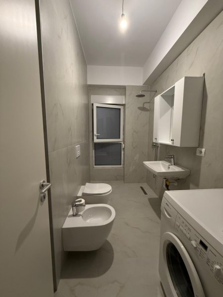 Tirane, jepet me qera apartament 1+1 , 60 m² 400 € 