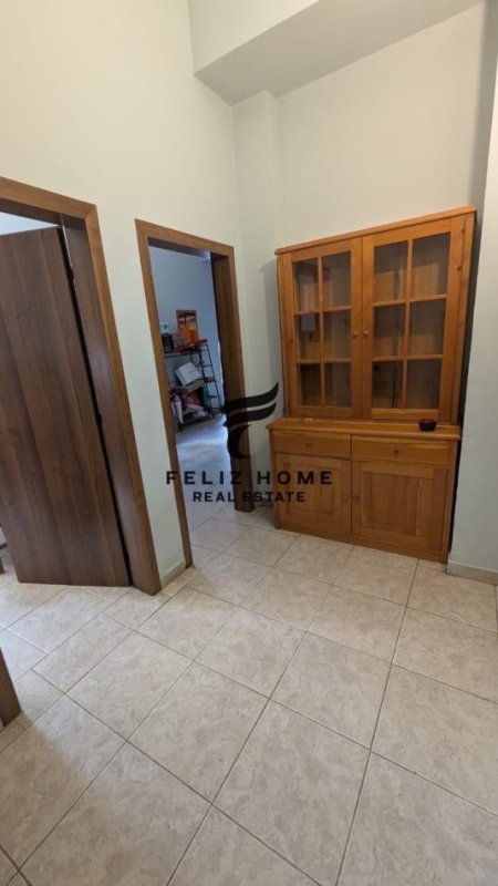 Tirane, jepet me qera apartament 1+1+Ballkon Kati 2, 75 m² 450 € (SHESHI WILLSON)