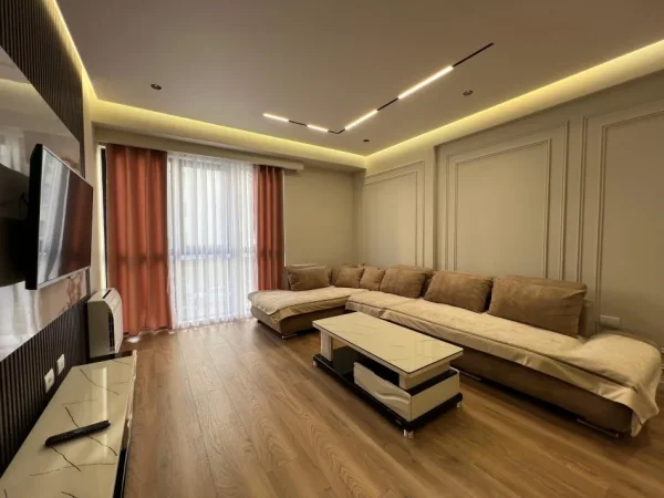 Tirane, jepet me qera apartament 1+1 Kati 1, 70 m² 600 € (astir)