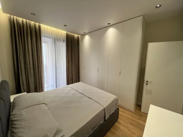 Tirane, jepet me qera apartament 1+1 Kati 1, 70 m² 600 € (astir)