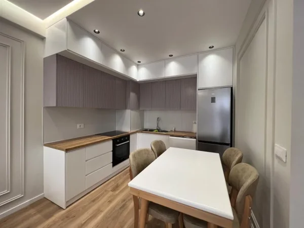 Tirane, jepet me qera apartament 1+1 Kati 1, 70 m² 600 € (astir)