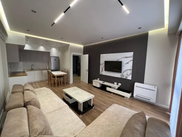 Tirane, jepet me qera apartament 1+1 Kati 1, 70 m² 600 € (astir)