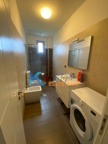 Tirane, jap me qera apartament 1+1+Ballkon Kati 8, 72 m² 500 € (Fusha e Aviacionit)