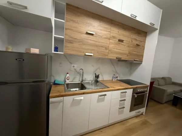 Tirane, jepet me qera apartament 1+1 Kati 5, 60 m² 400 € (KAIMI)