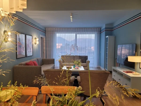 Tirane, jepet me qera apartament 3+1+Ballkon Kati 3, 148 m² 1.500 € (Kodra e Diellit 2)