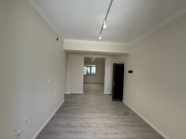 Tirane, jepet me qera apartament 2+1 Kati 0, 80 m² 1.500 € (blloku)