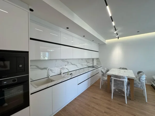 Tirane, jepet me qera apartament 2+1 Kati 1, 100 m² 750 € (ish fusha e aviacionit)