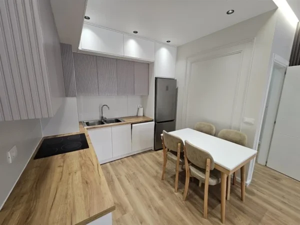 Tirane, jepet me qera apartament 1+1+Ballkon Kati 1, 60 m² 500 € (Urban Gate)