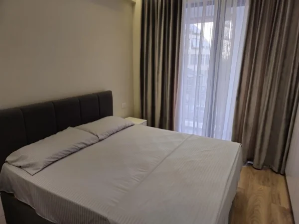 Tirane, jepet me qera apartament 1+1+Ballkon Kati 1, 60 m² 500 € (Urban Gate)