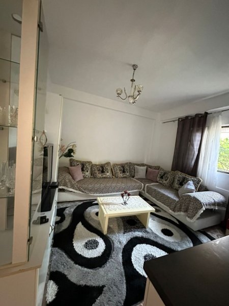 Tirane, jepet me qera shtepi 1+1 Kati 1, 60 m² 270 € ( JEPET ME QERA SUPER HYRJE 1+1 E MOBILUAR NË ALI DEM!)
