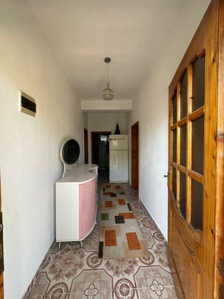 Tirane, jepet me qera shtepi 1+1 Kati 1, 60 m² 270 € ( JEPET ME QERA SUPER HYRJE 1+1 E MOBILUAR NË ALI DEM!)